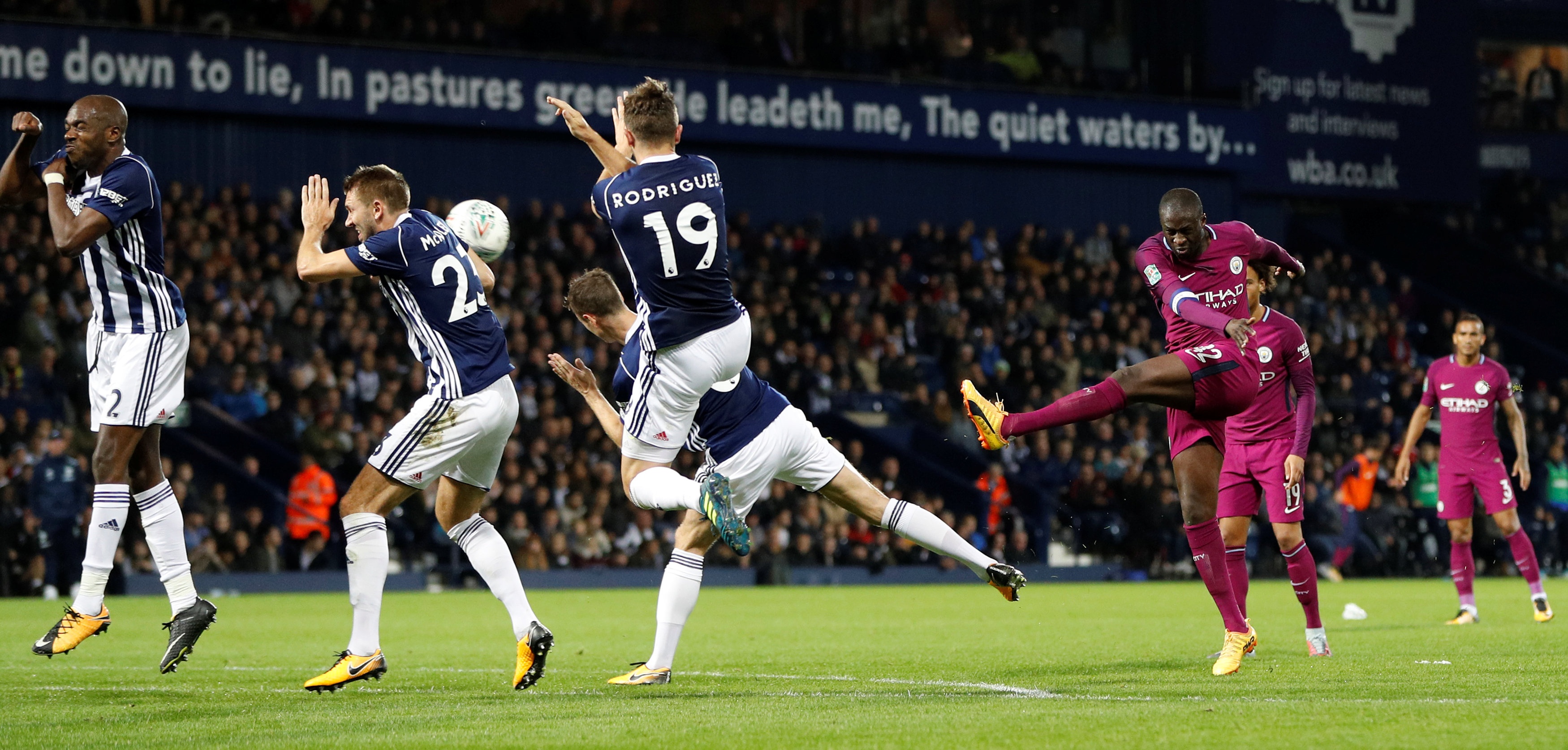 Man City chat vat danh bai West Brom anh 5