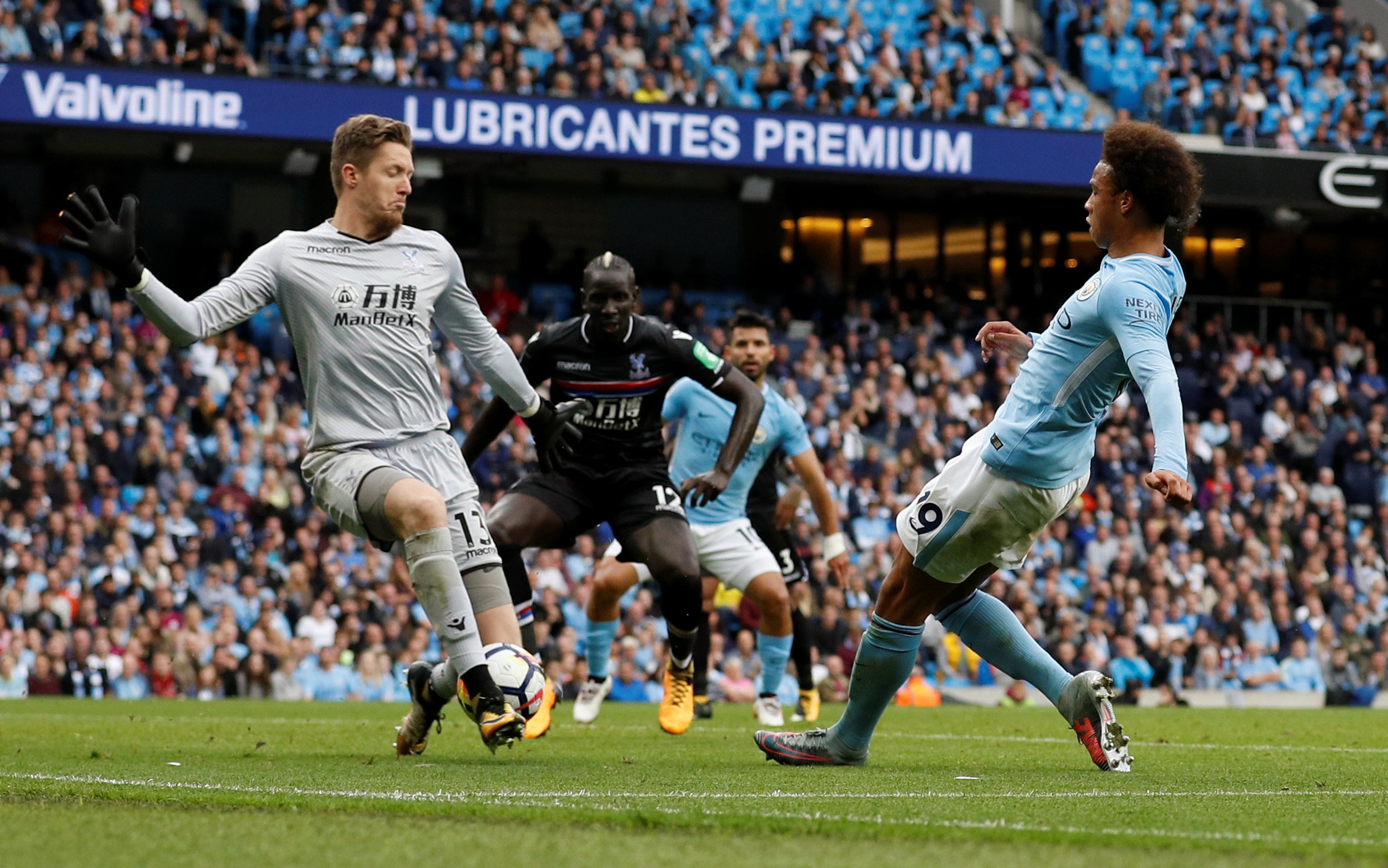 Man City tao ky tich chua tung co anh 4