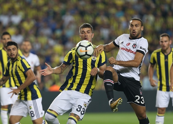 Tran derby Istanbul nong bong anh 1