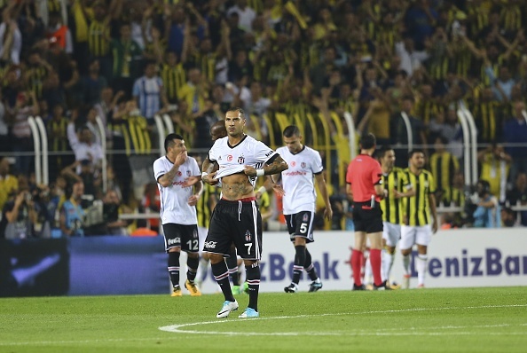 Tran derby Istanbul nong bong anh 5