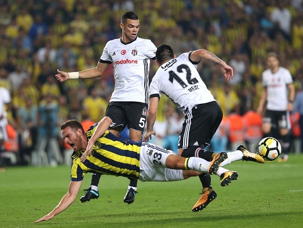 Tran derby Istanbul nong bong anh 3