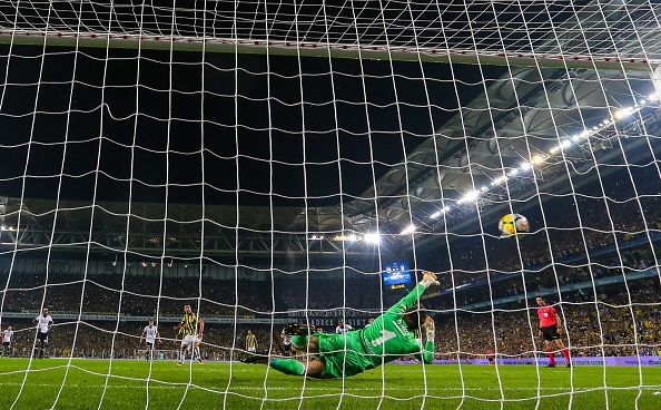 Tran derby Istanbul nong bong anh 4