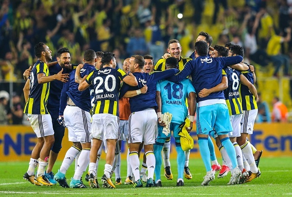 Tran derby Istanbul nong bong anh 11