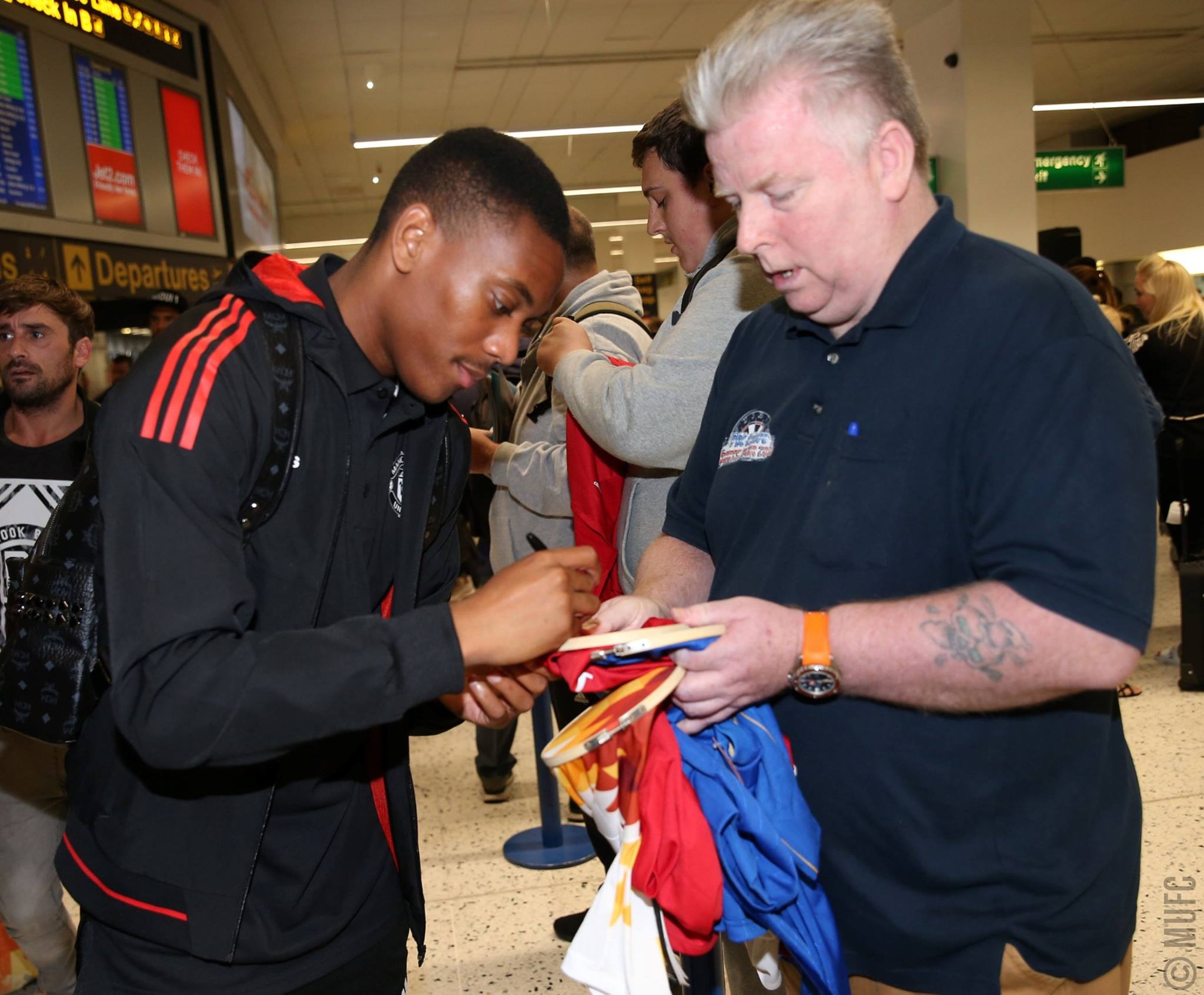 Man Utd mat hang loat tru cot khi den Nga anh 3