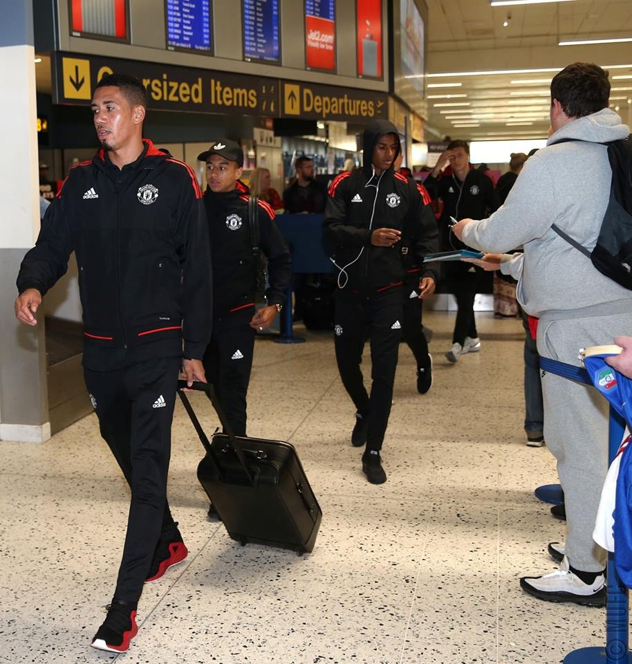 Man Utd mat hang loat tru cot khi den Nga anh 4