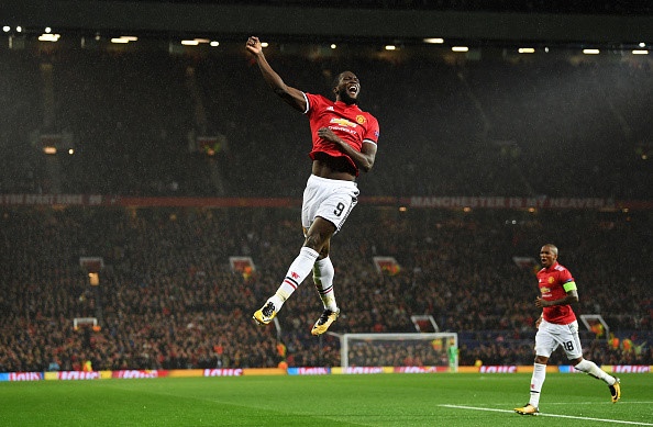 Man Utd mat hang loat tru cot khi den Nga anh 8