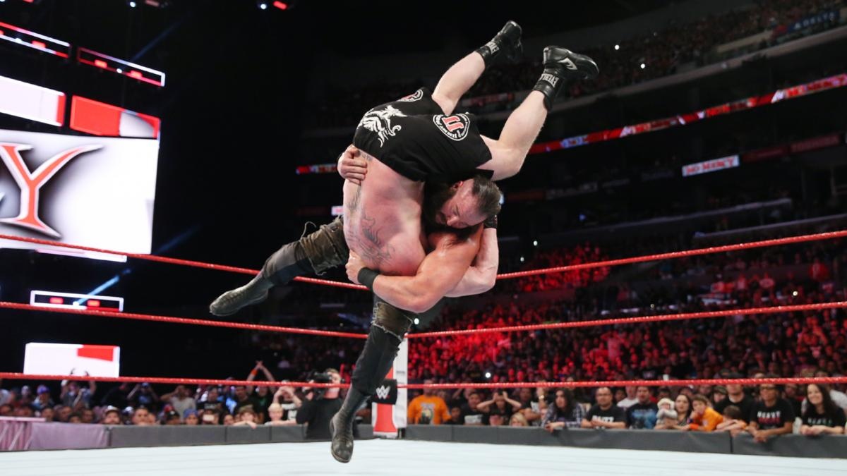 Nha cuu vo dich UFC ha guc 'quai vat' WWE anh 9