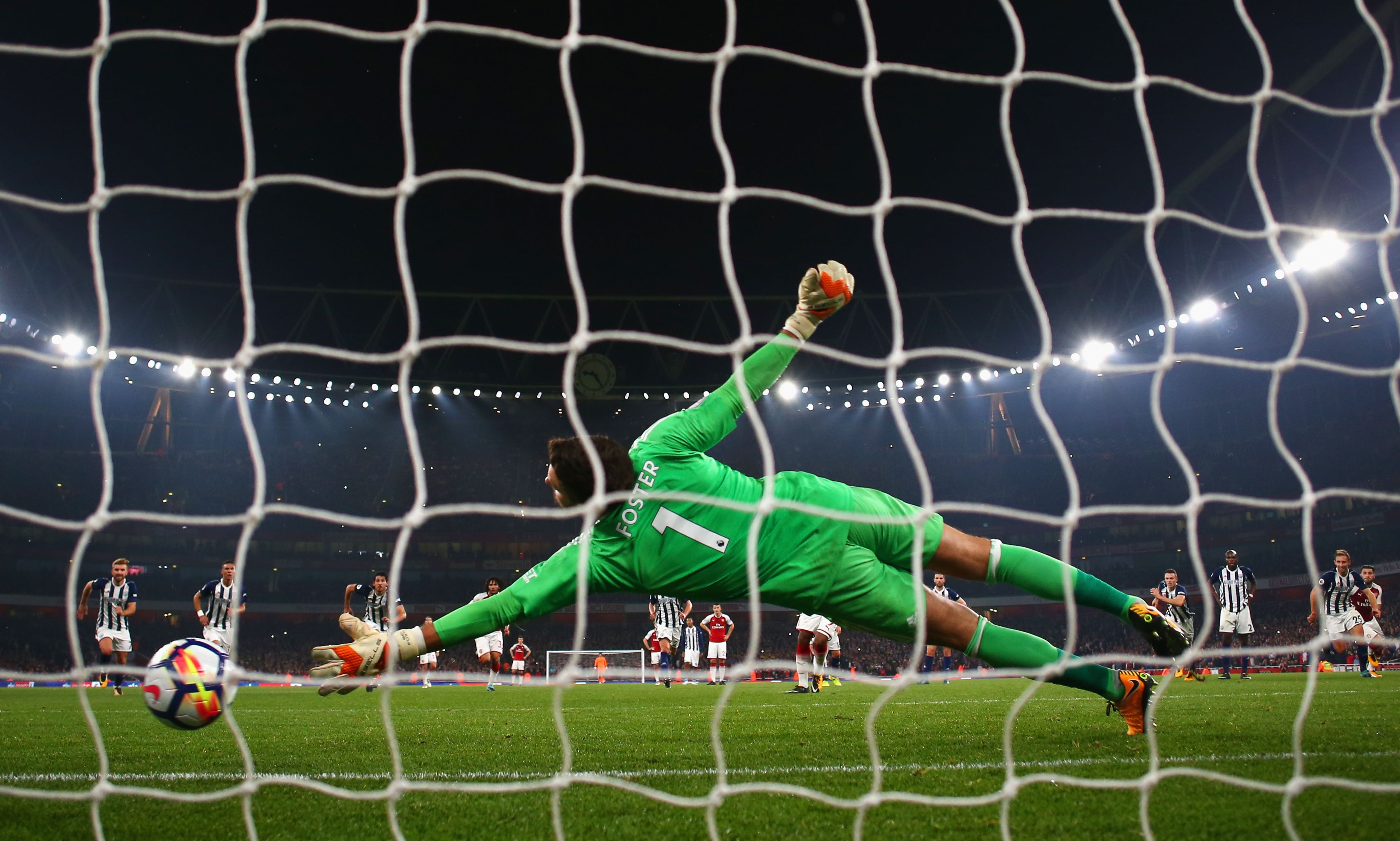 ky luc cua Ryan Giggs bi pha vo anh 2