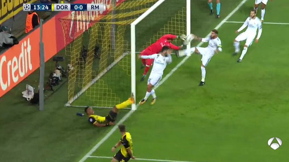 Ramos de bong cham tay anh 1