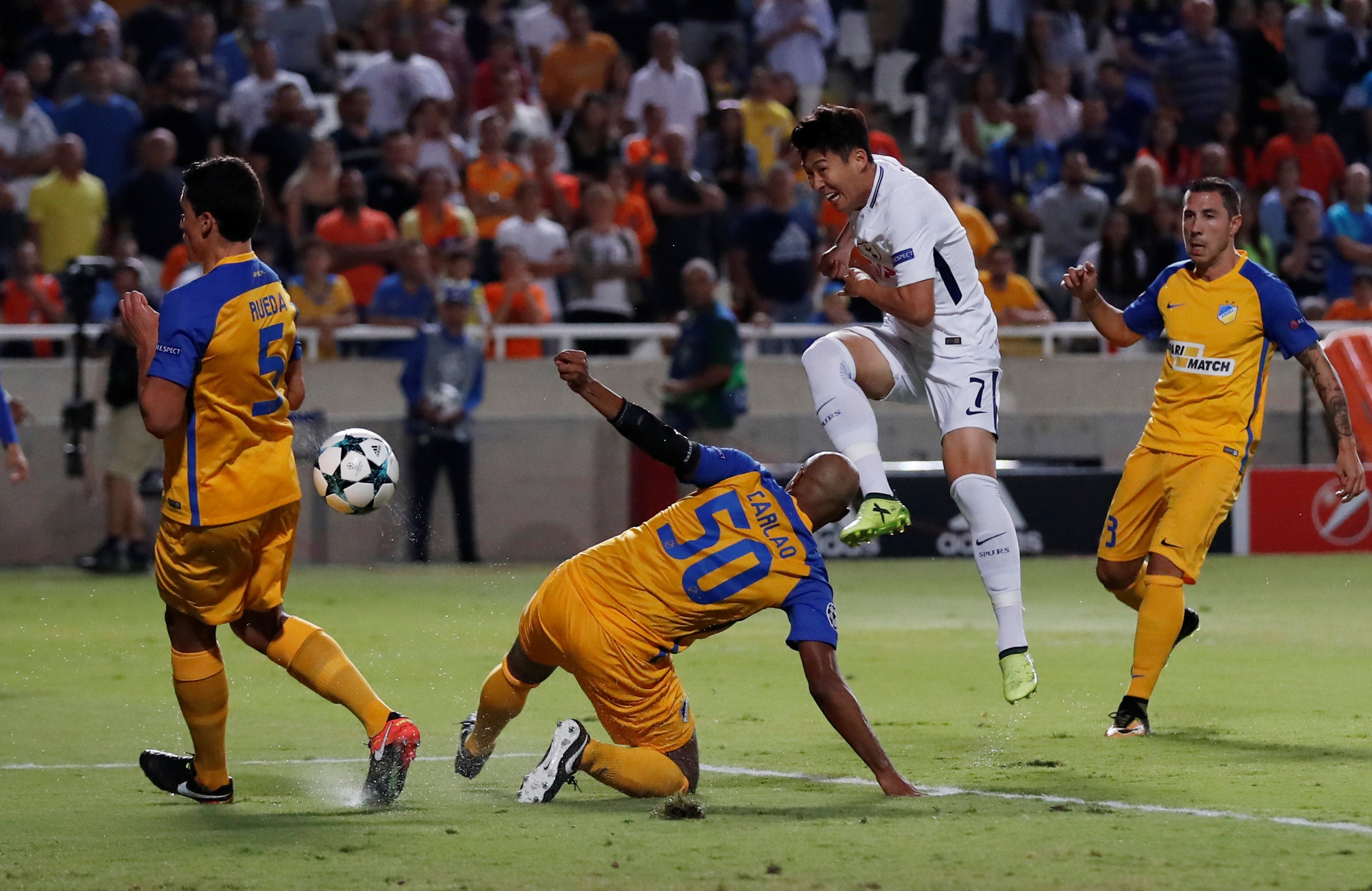 Harry Kane lap hat-trick anh 2