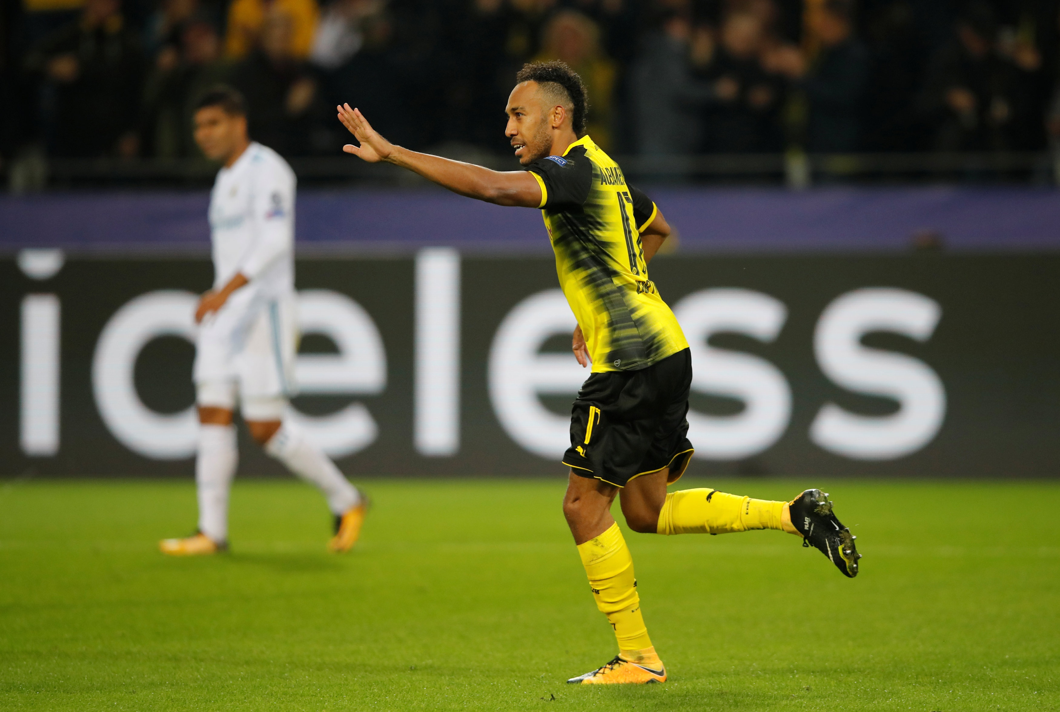 Ramos de bong cham tay anh 8