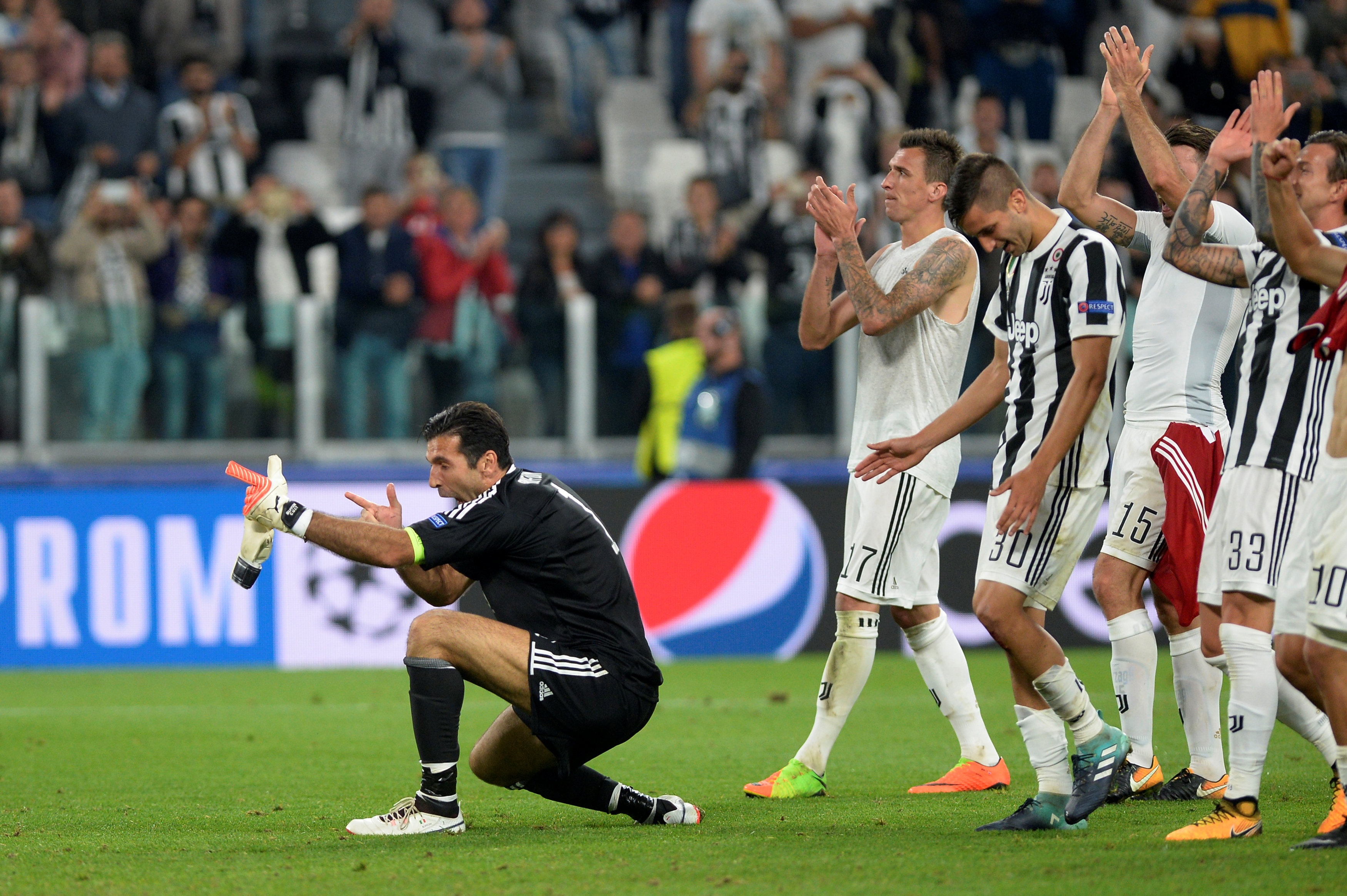Higuain ghi ban giup Juventus danh bai Olympiacos anh 8