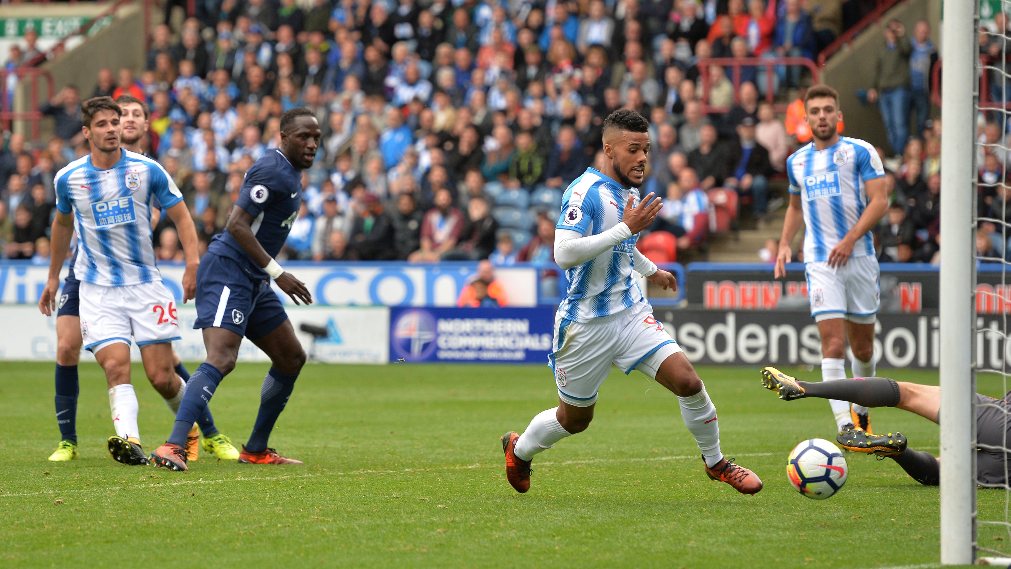 Harry Kane ghi ban bang Cristiano Ronaldo anh 9