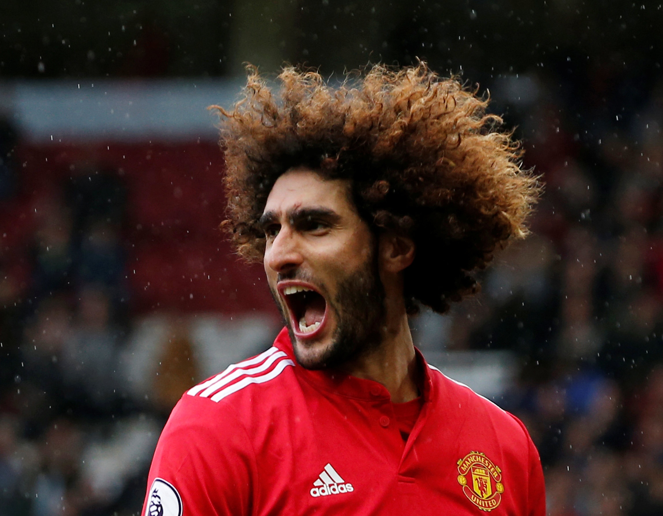 Fellaini lap cu dup tam dua MU len ngoi dau Premier League hinh anh