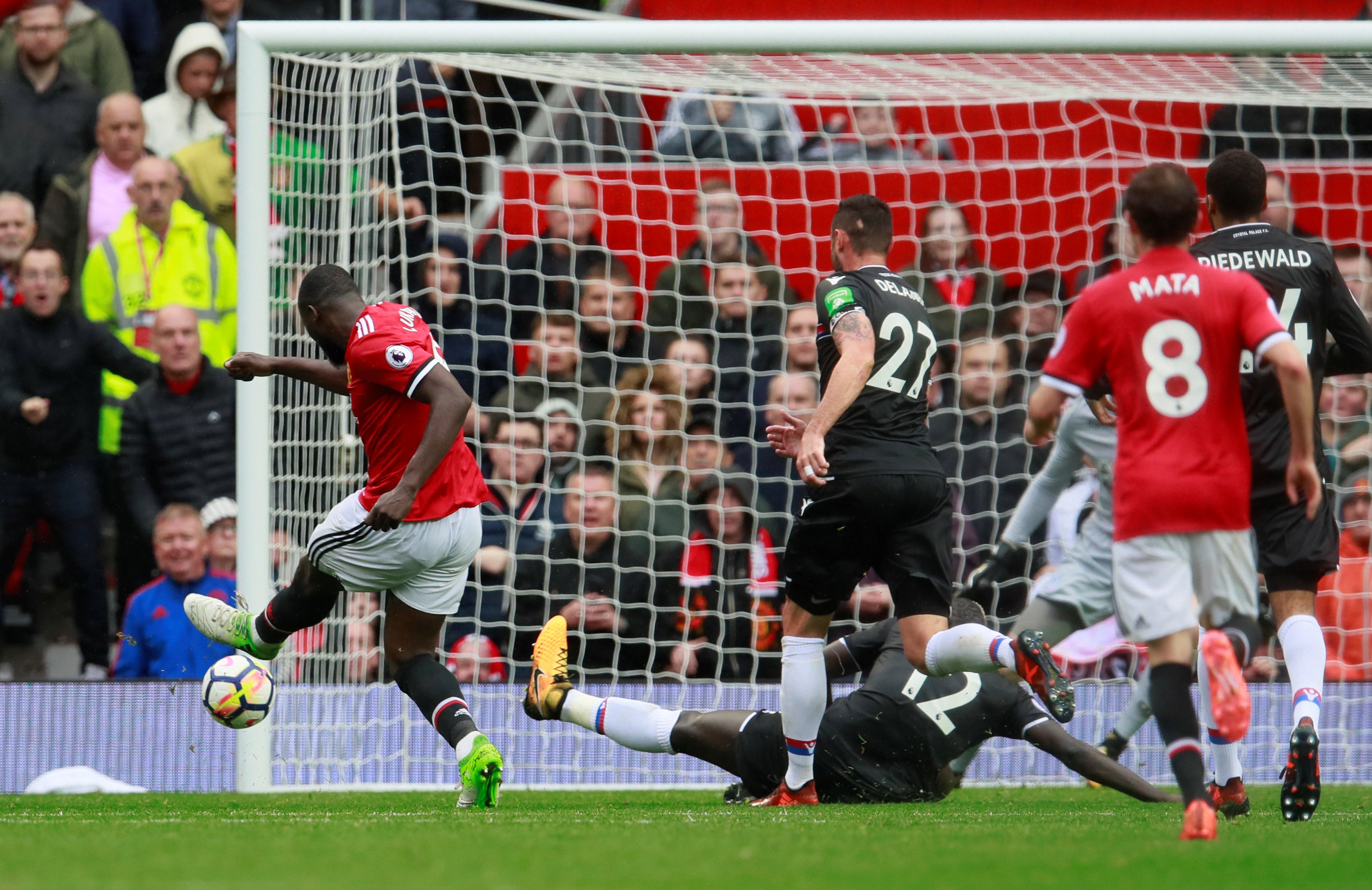 Lukaku chinh phuc them ky luc anh 8