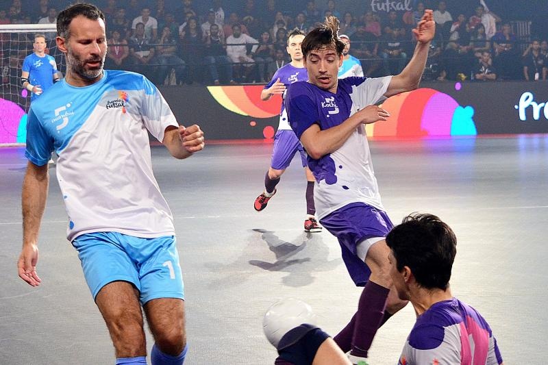 Ronaldinho giận dỗi bỏ trận ảnh 2 Ronaldinho gian doi bo tran anh 2