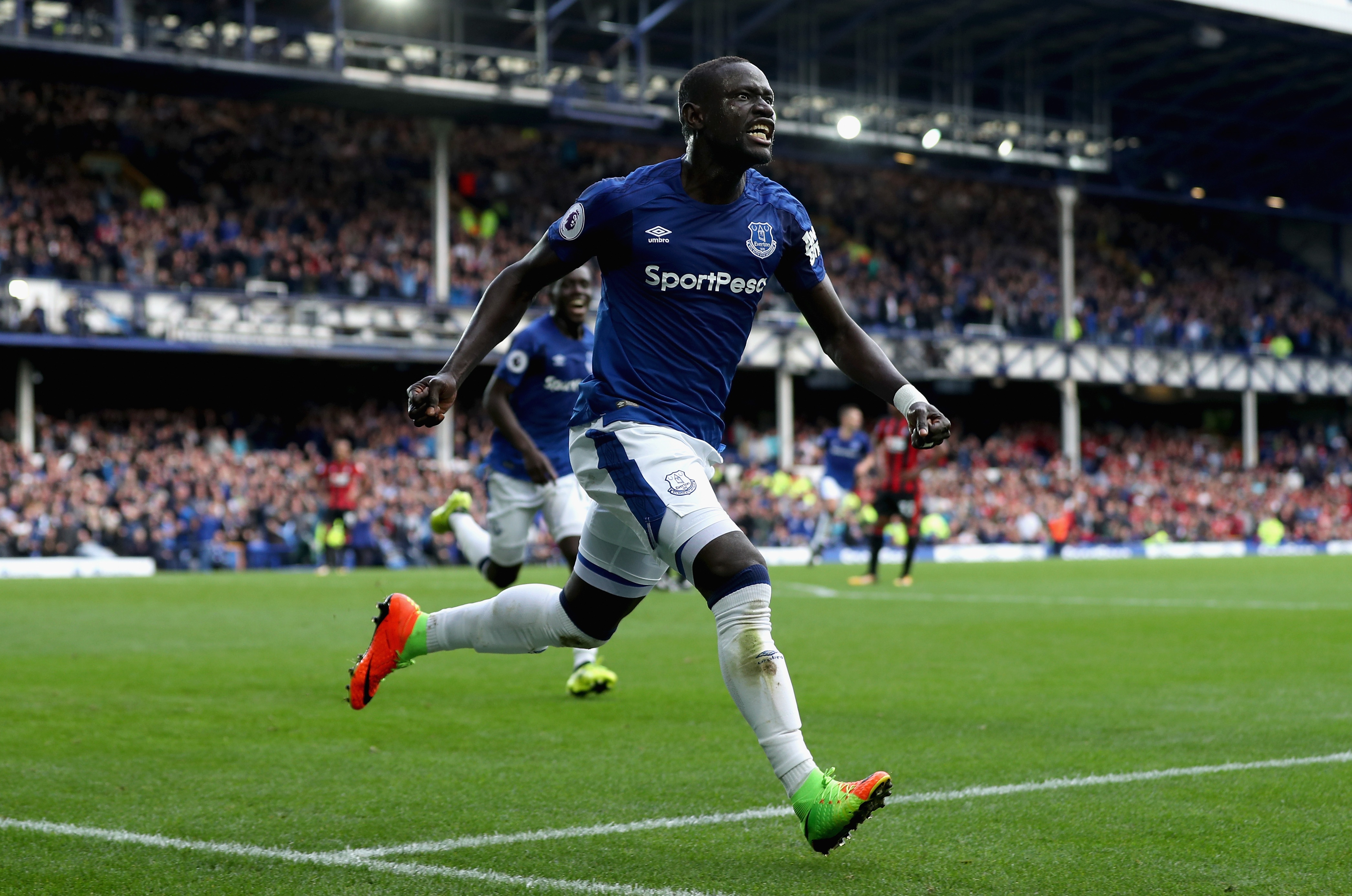 Fellaini da 1 tran bang 2 mua truoc anh 9