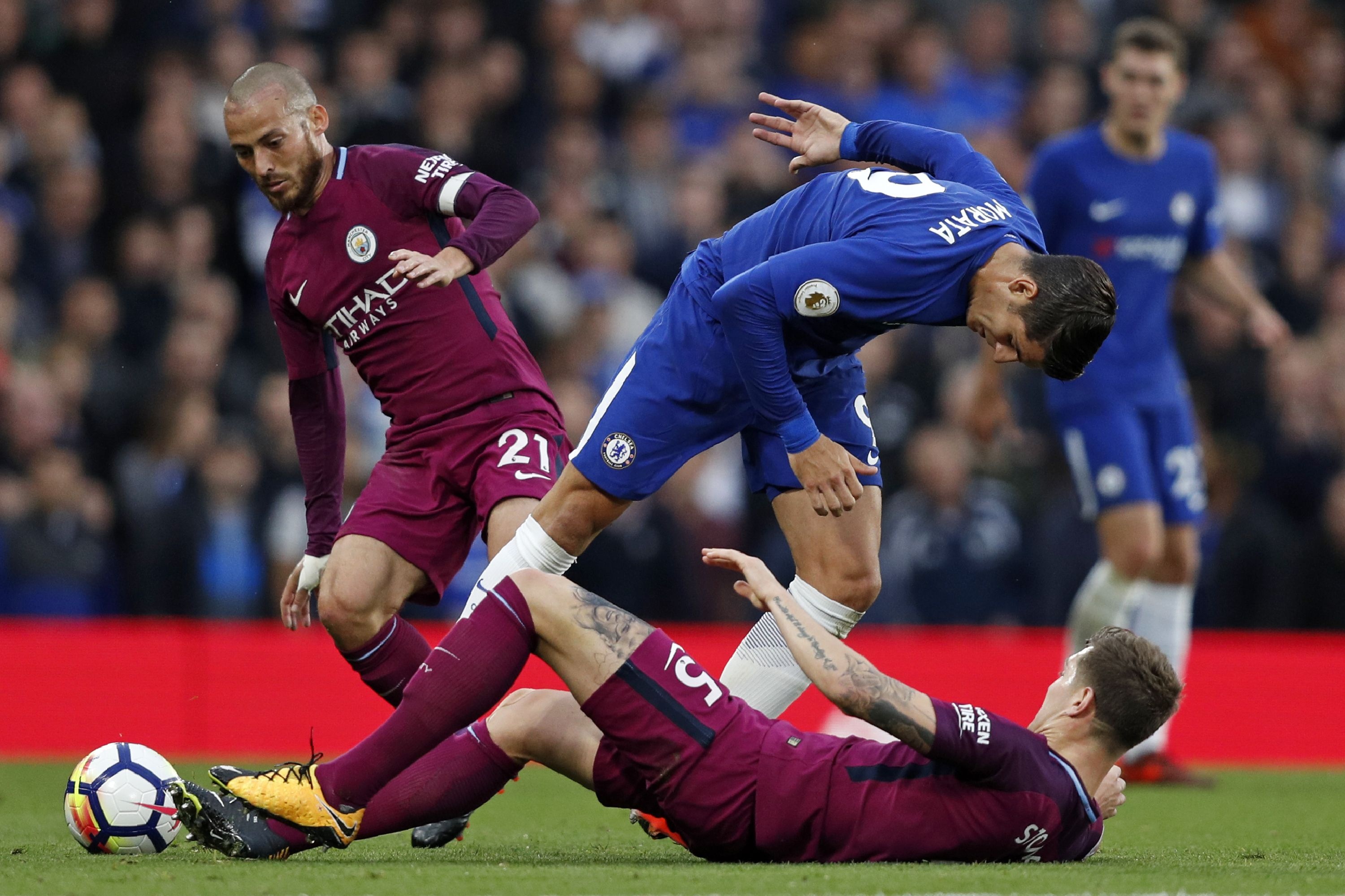 Fellaini da 1 tran bang 2 mua truoc anh 8