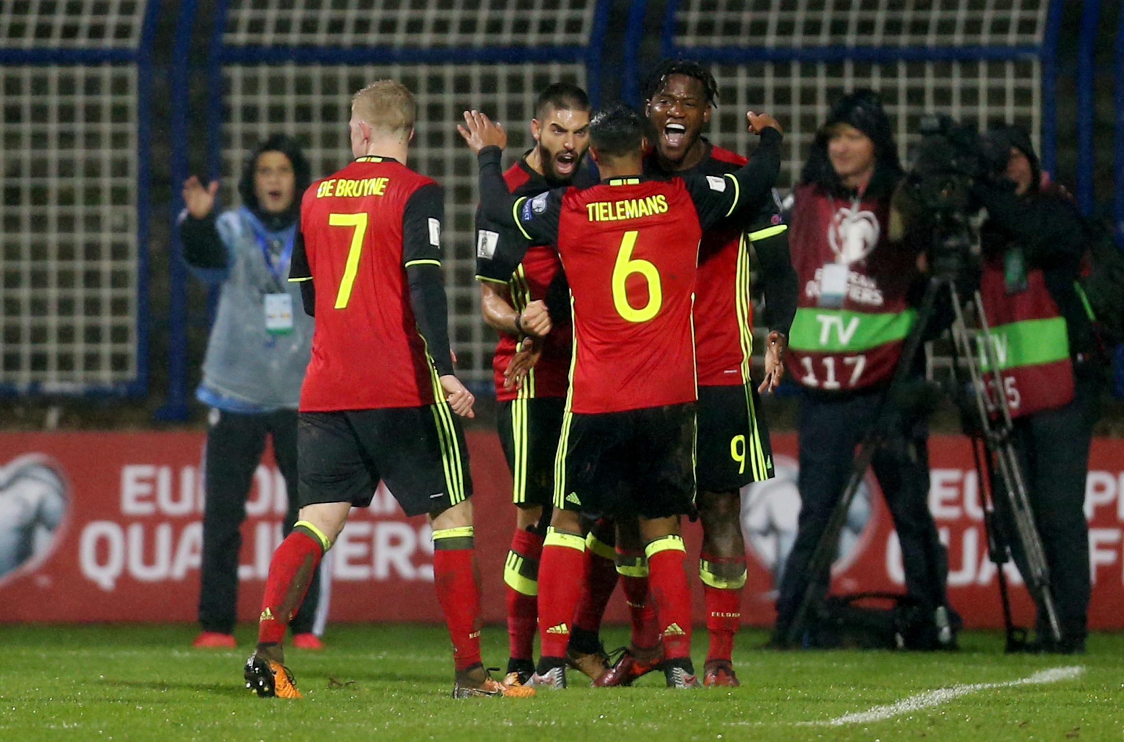 Fellaini chan thuong anh 6