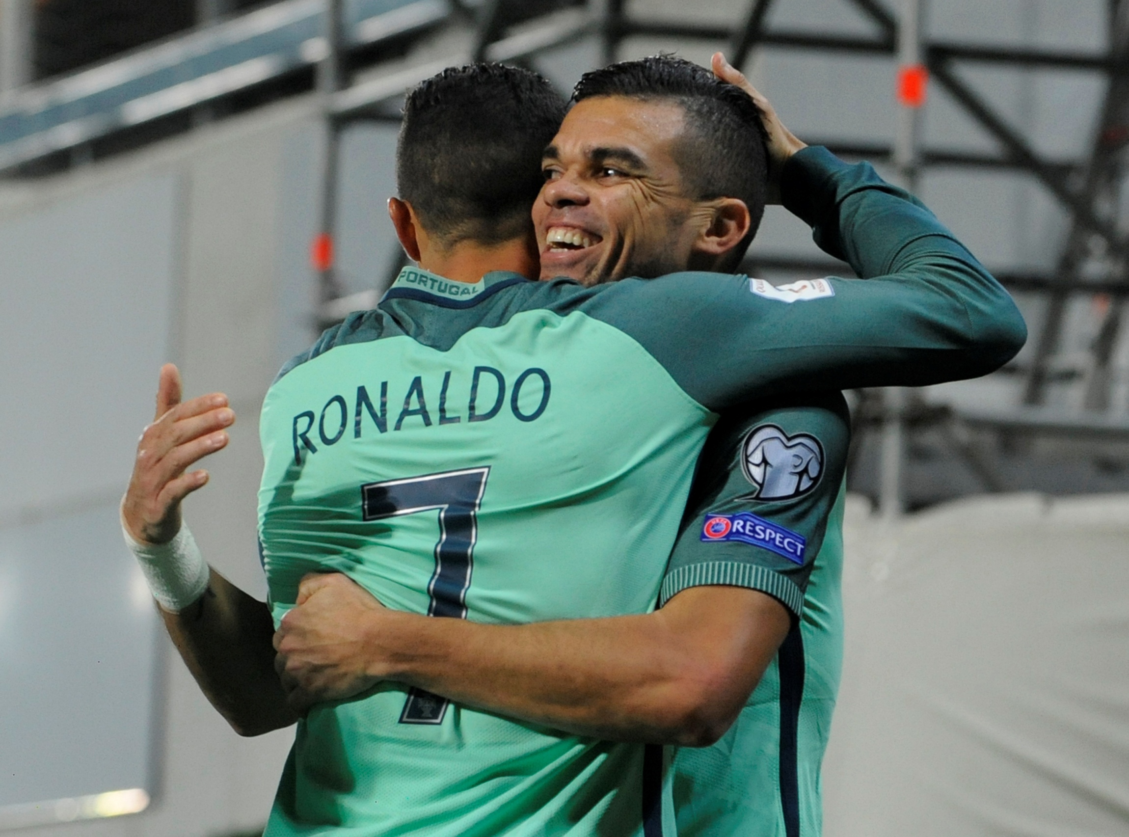 Ronaldo ghi ban anh 6