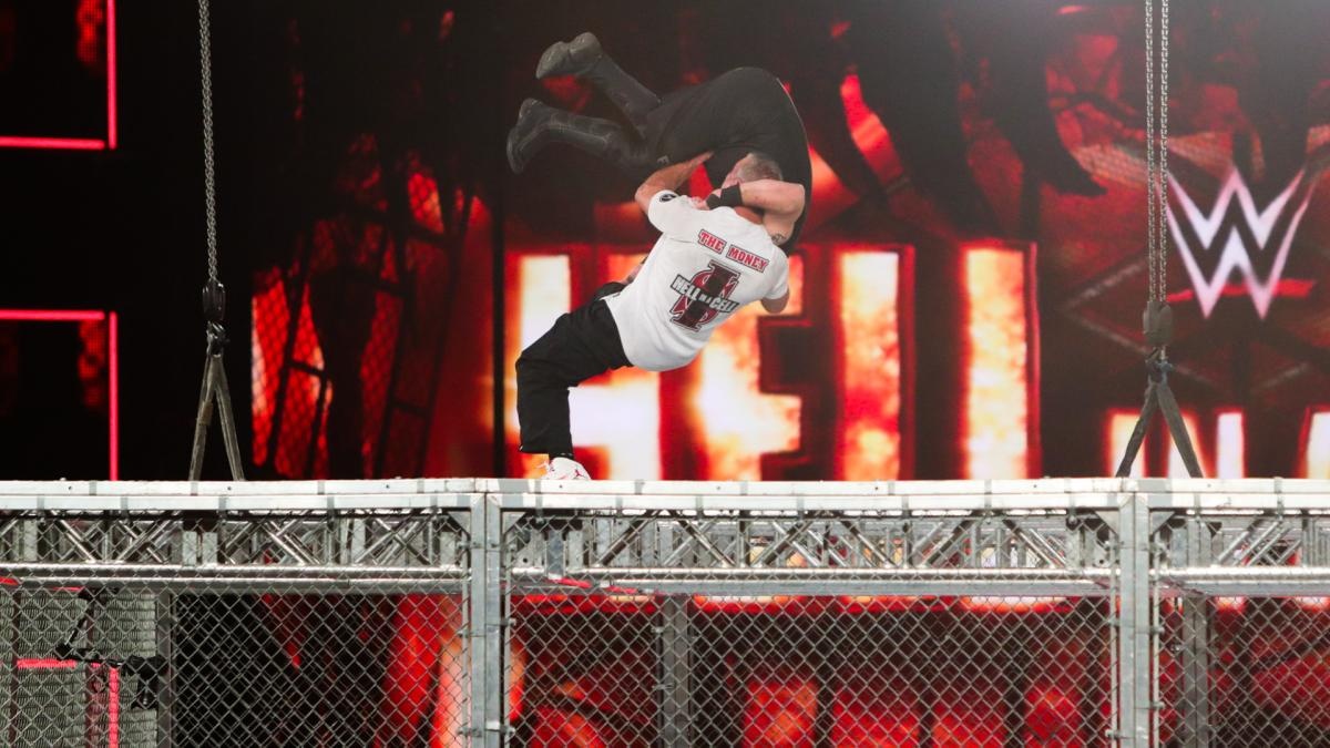 Sao WWE nhap vien sau cu nhay tu noc long sat anh 6