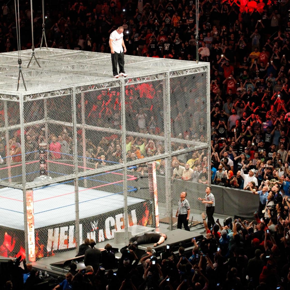 Sao WWE nhap vien sau cu nhay tu noc long sat anh 7