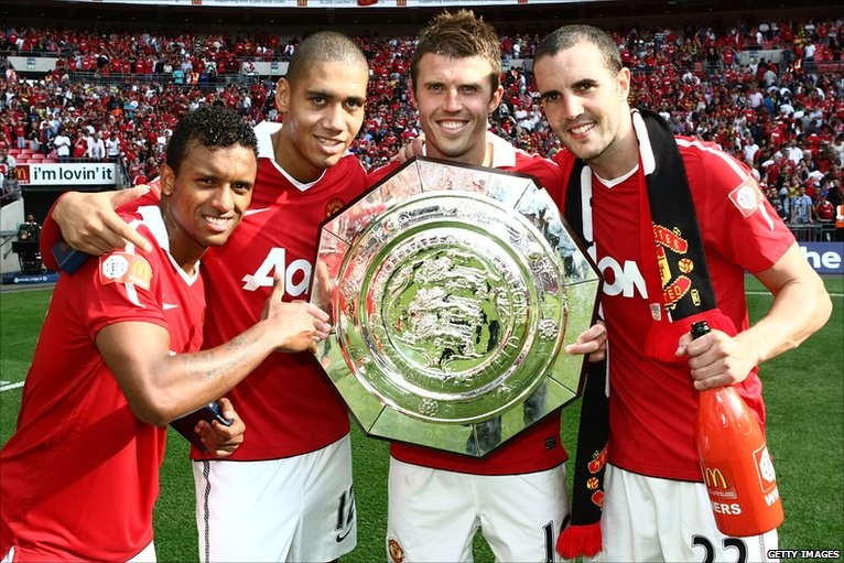 Doi hinh trong mo cua Smalling anh 6