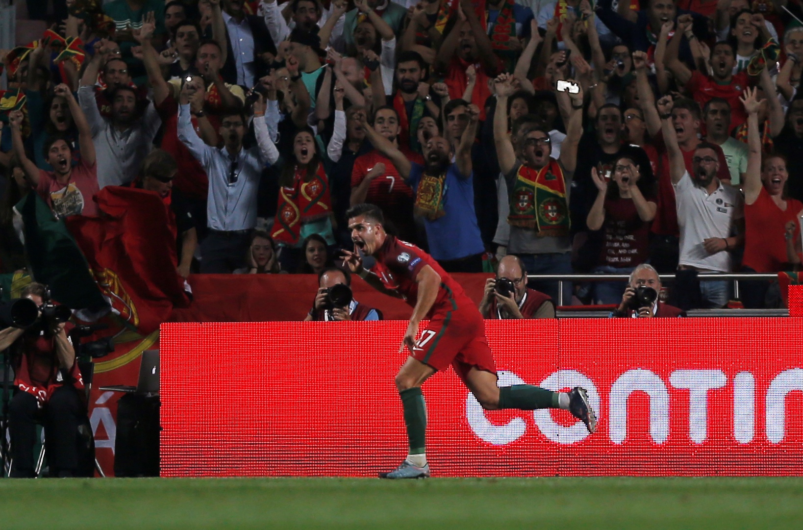 Bo Dao Nha vao vong bang World Cup 2018 anh 8