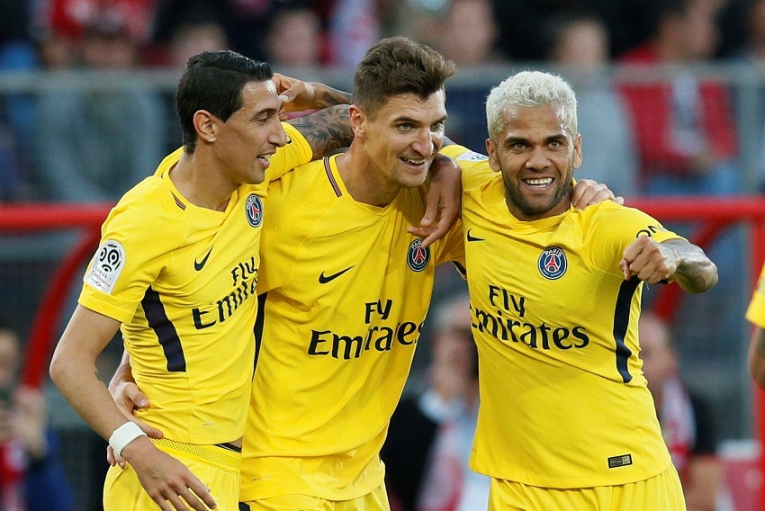 Dijon 1-2 PSG: Sieu pham tu khoang cach 30 m hinh anh