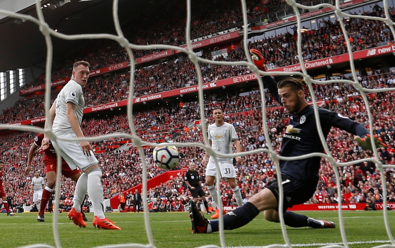 'Pha cuu thua cua mua giai' giup MU gianh diem truoc Liverpool hinh anh