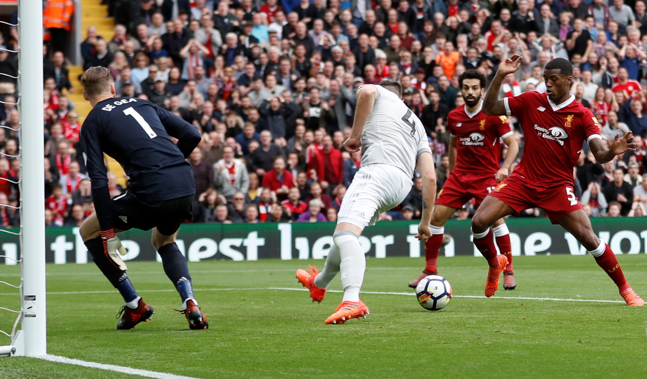 MU chat vat gianh diem truoc Liverpool anh 3