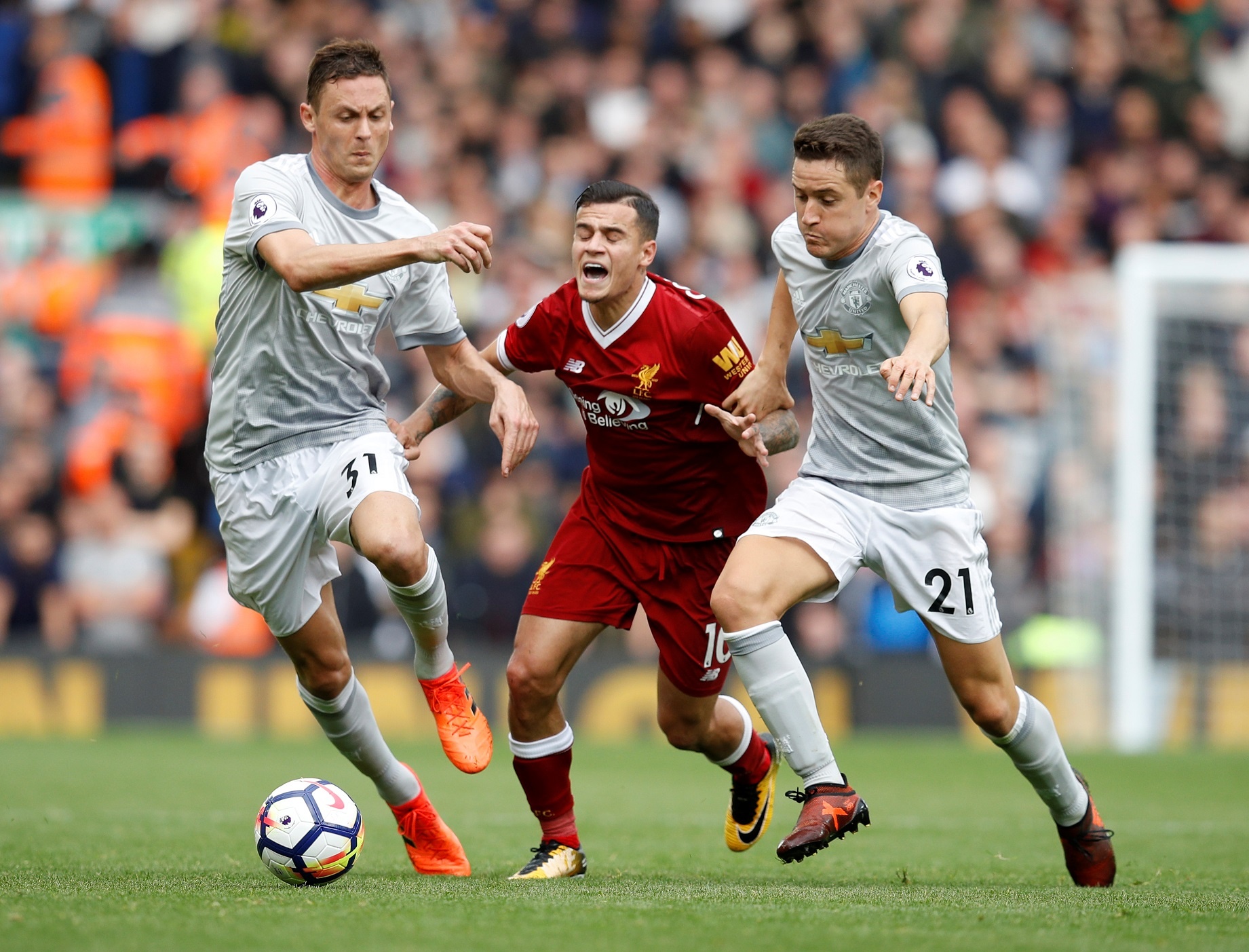 MU chat vat gianh diem truoc Liverpool anh 10