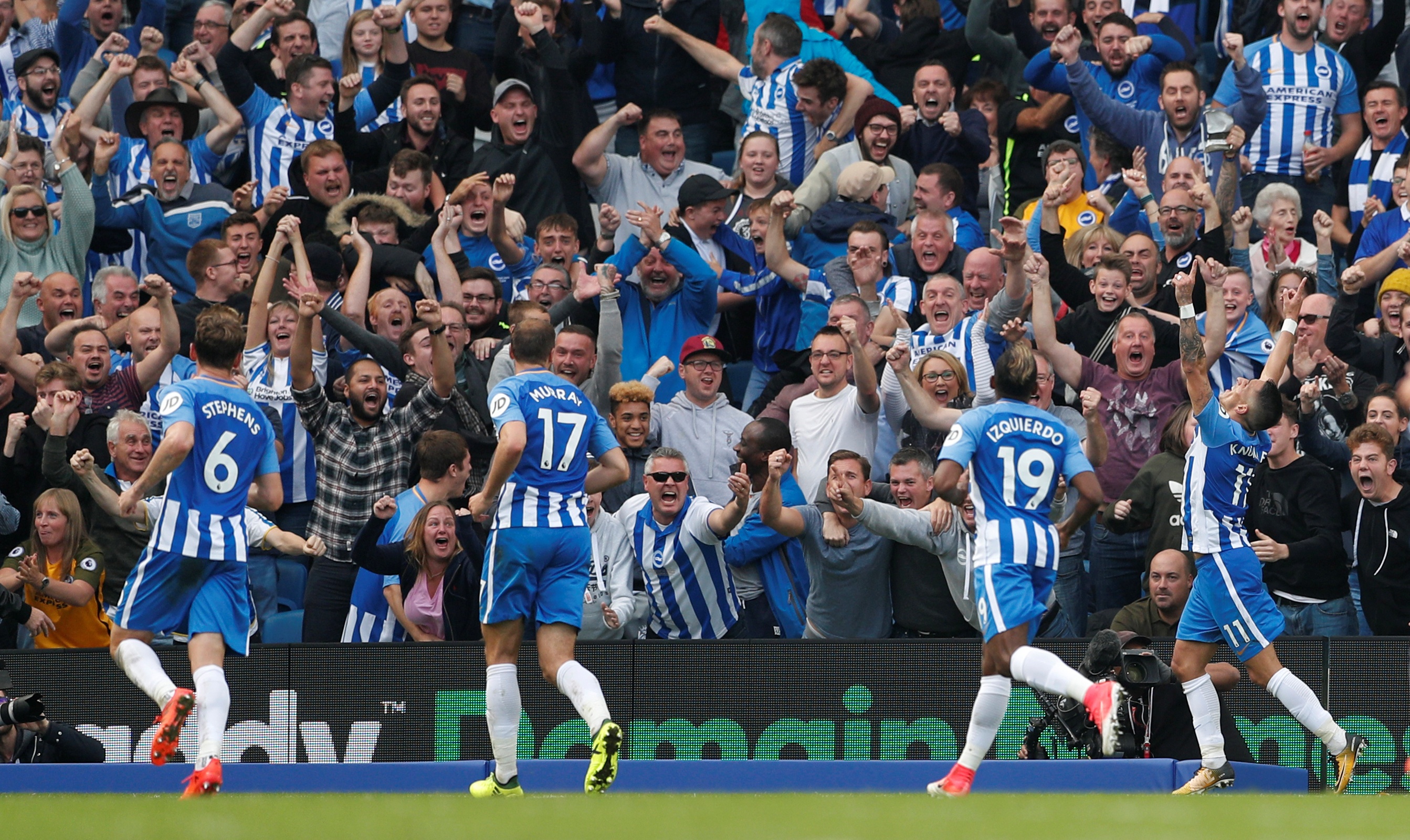 Rooney toa sang anh 6