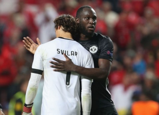 Dan sao MU dong vien thu mon Benfica dung day sau sai lam hinh anh