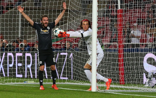 Dàn sao MU động viên thủ môn Benfica ảnh 1 Dan sao MU dong vien thu mon Benfica anh 1