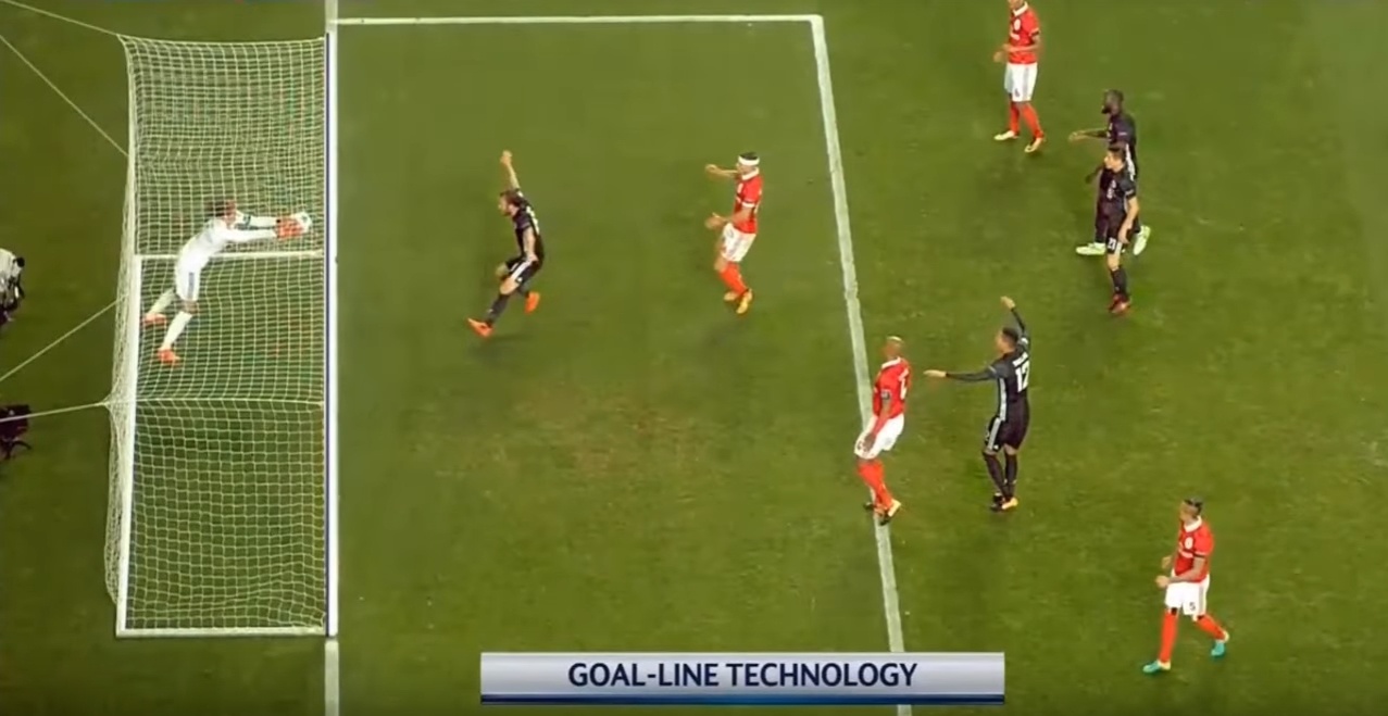 Dàn sao MU động viên thủ môn Benfica ảnh 2 Dan sao MU dong vien thu mon Benfica anh 2