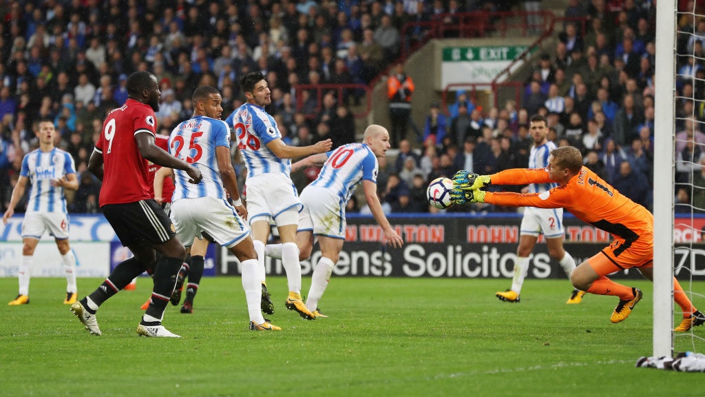 Toi do Lindelof khien MU bi Man City bo xa 5 anh 8