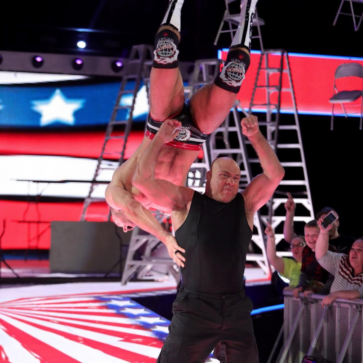 Huyen thoai tai xuat giup The Shield chien thang anh 6