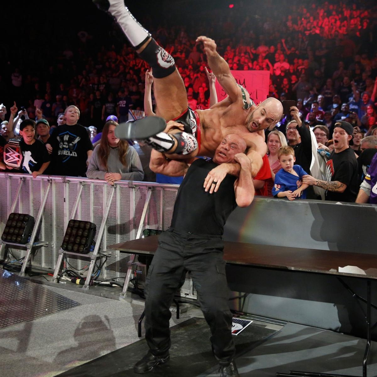 Huyen thoai tai xuat giup The Shield chien thang anh 7