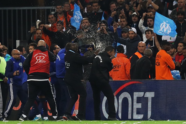 Bao ve san dung khien chan cho Neymar anh 3