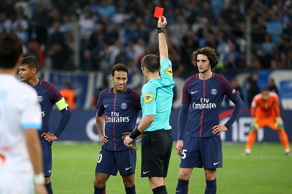 Bao ve san dung khien chan cho Neymar anh 7