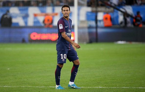 Bao ve san dung khien chan cho Neymar anh 8