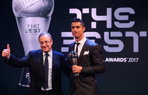 Ronaldo cam on Messi,  Neymar anh 10