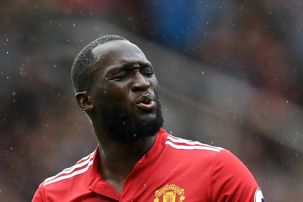 Lukaku bi loai khoi doi hinh ket hop dai chien MU - Tottenham hinh anh