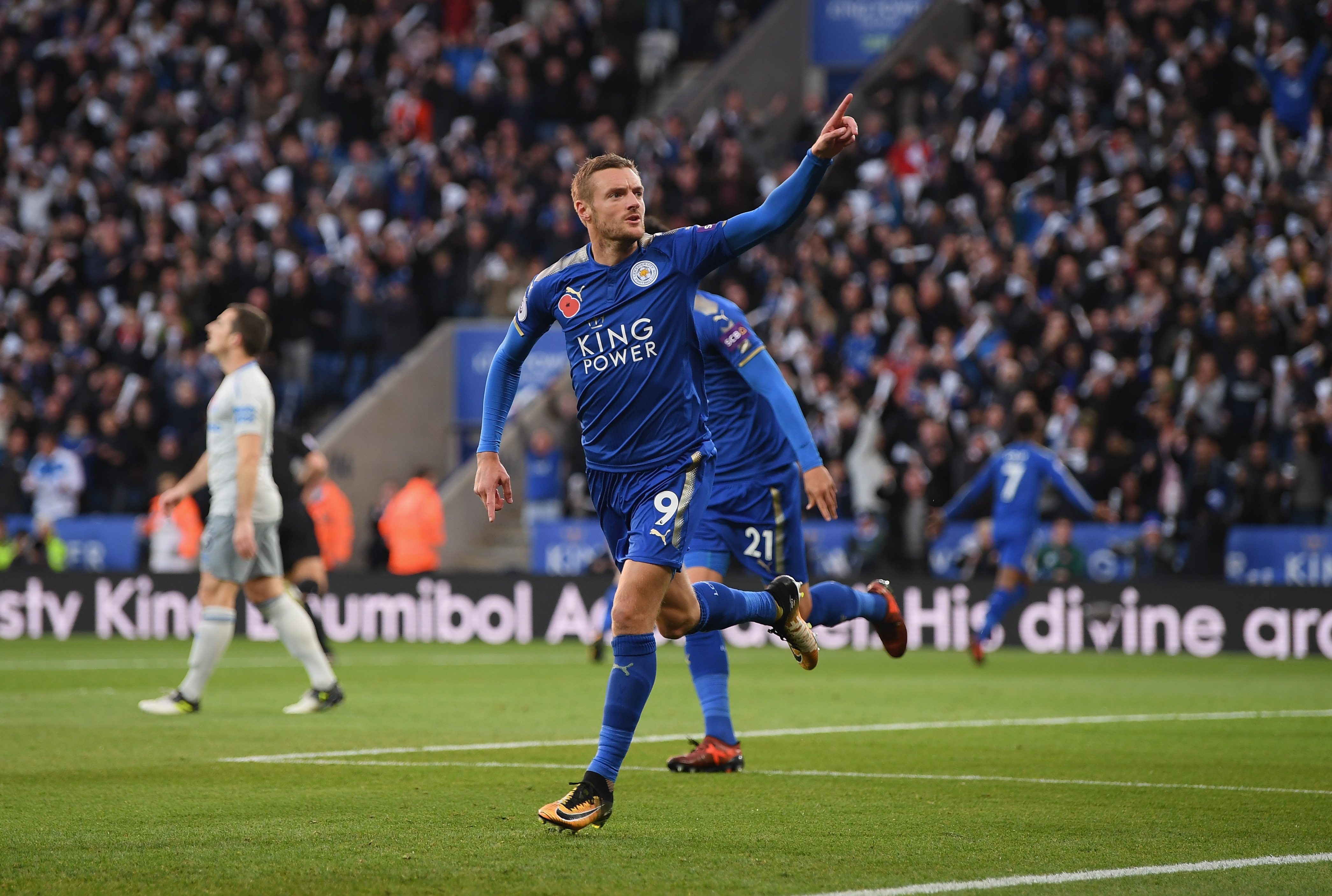 Everton roi xuong nhom cam den do anh 3