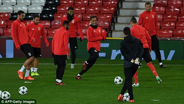 Thủ môn 'tặng quà' MU sẵn sàng chuộc lỗi ảnh 9 Thu mon 'tang qua' MU san sang chuoc loi anh 9