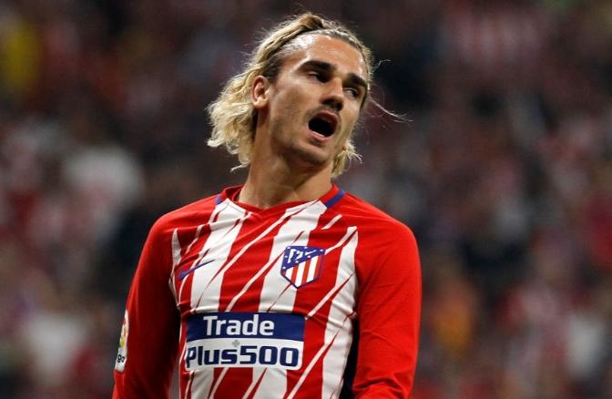 Hoa CLB vo danh, Atletico dung truoc nguy co bi loai ngay tu vong bang hinh anh