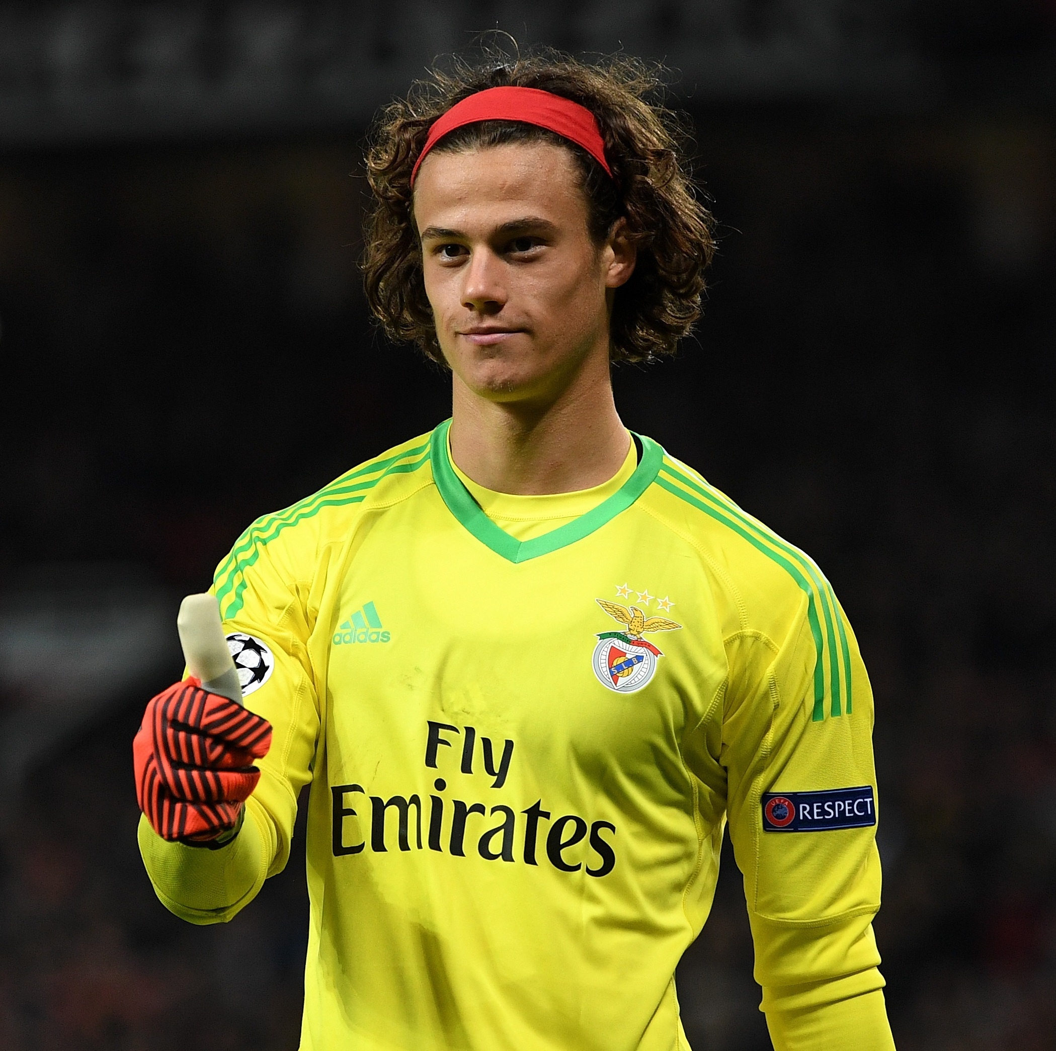 thu mon Benfica cung luc lap 2 ky luc anh 6