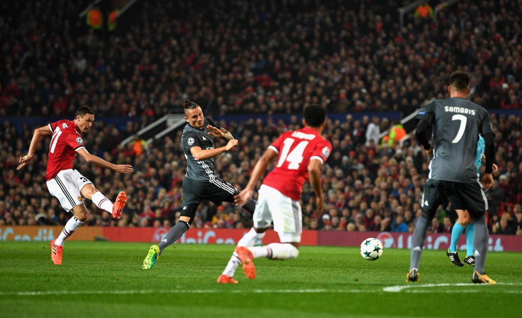 thu mon Benfica sai lam giup MU anh 8