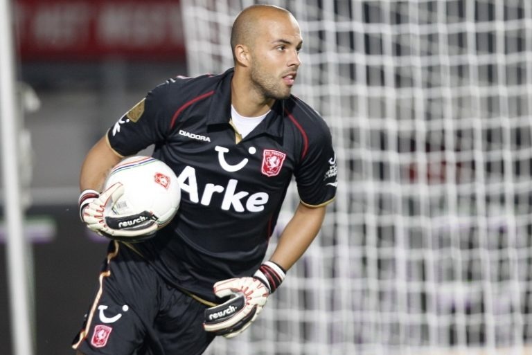 10 thủ môn trẻ nhất ra sân tại Champions League ảnh 8 10 thu mon tre nhat ra san tai Champions League anh 8